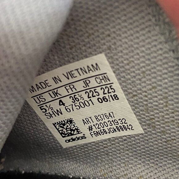 Adidas NMD R1 Running Shoes Grey Size 5.5 Sneakers Reflective Foam Cushioned NEW - Picture 9 of 11